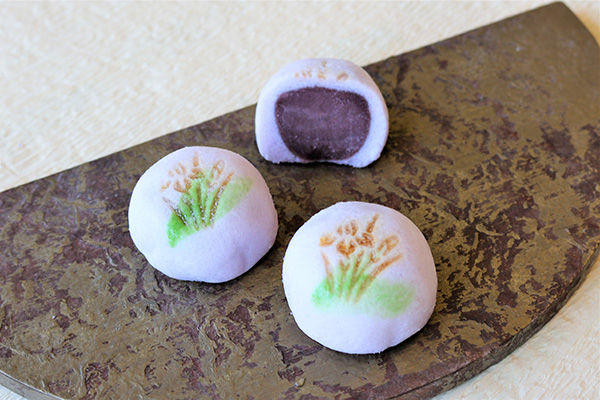 季節の薯蕷饅頭ー菖蒲饅頭ー